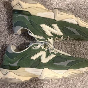 New Balance Forest Green and Cream 9060 good shape